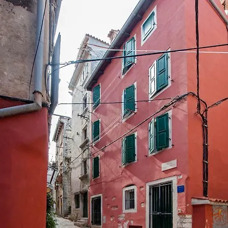 Kris Apartment